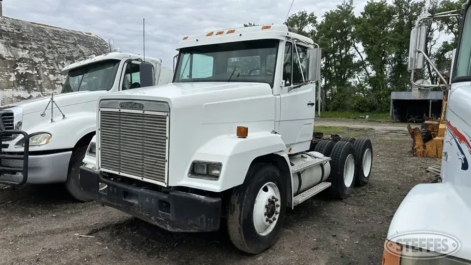 1988 Freightliner FLC112 Conventional Truck without Sleeper
