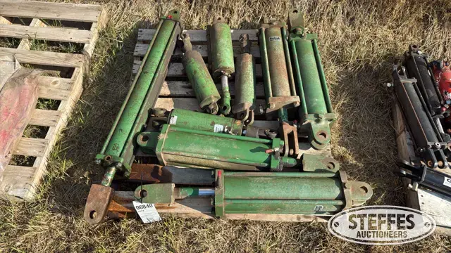 (9) John Deere hyd. cylinders
