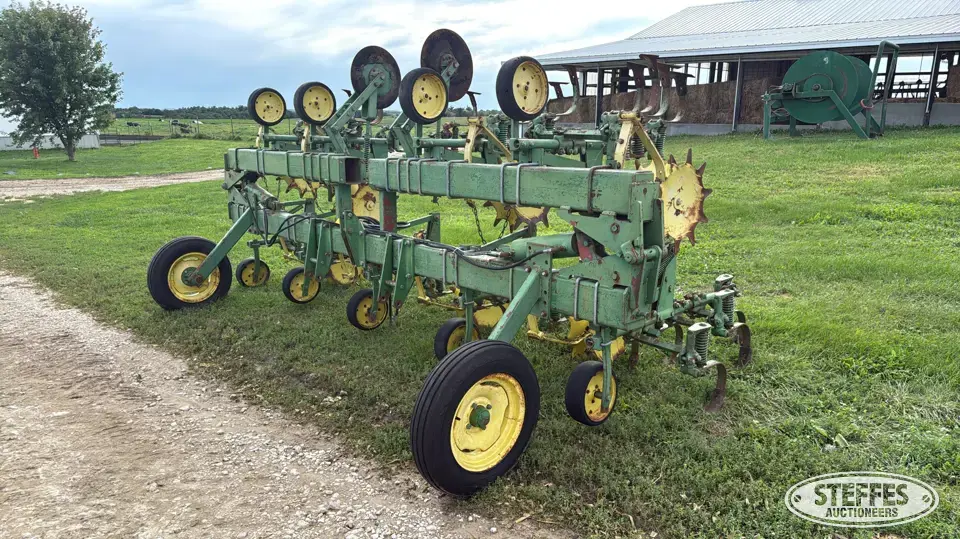 John Deere Row Crop Cultivator