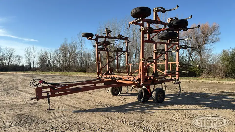 Wil-Rich 4400 Chisel Plow