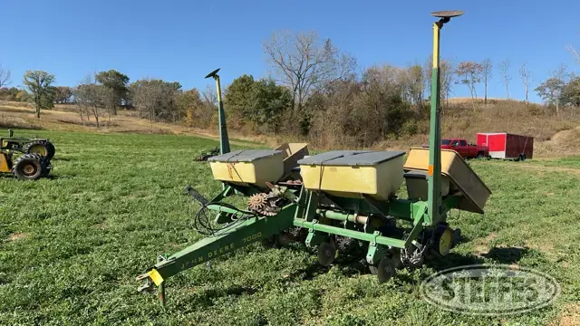 John Deere 7000