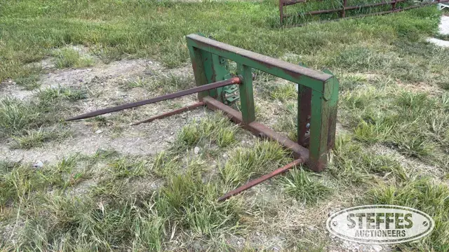 Bale spear