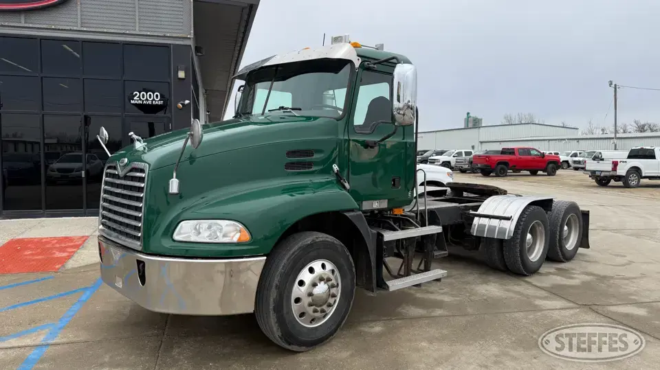 2005 Mack CXN613 Vision Conventional Truck without Sleeper