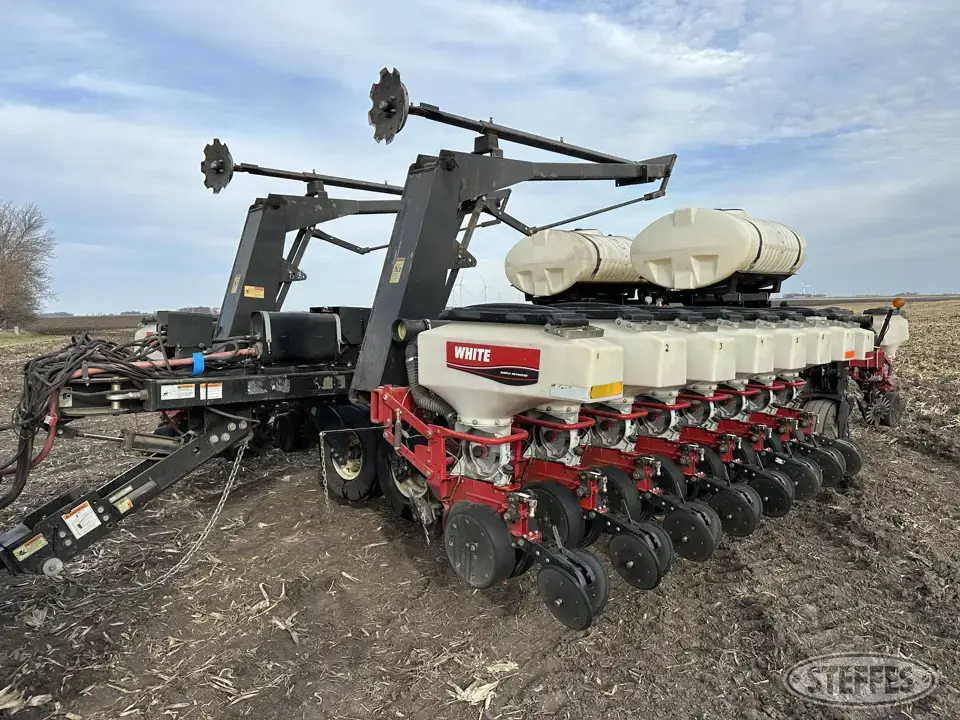 White 8524 12 or More Row Planter