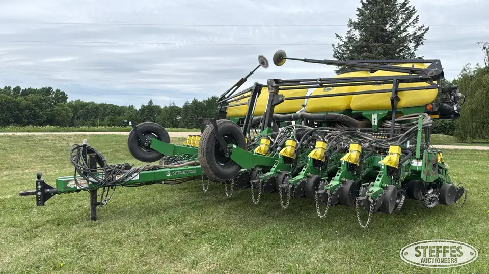 Shop-built bulk fill planter 12 or More Row Planter