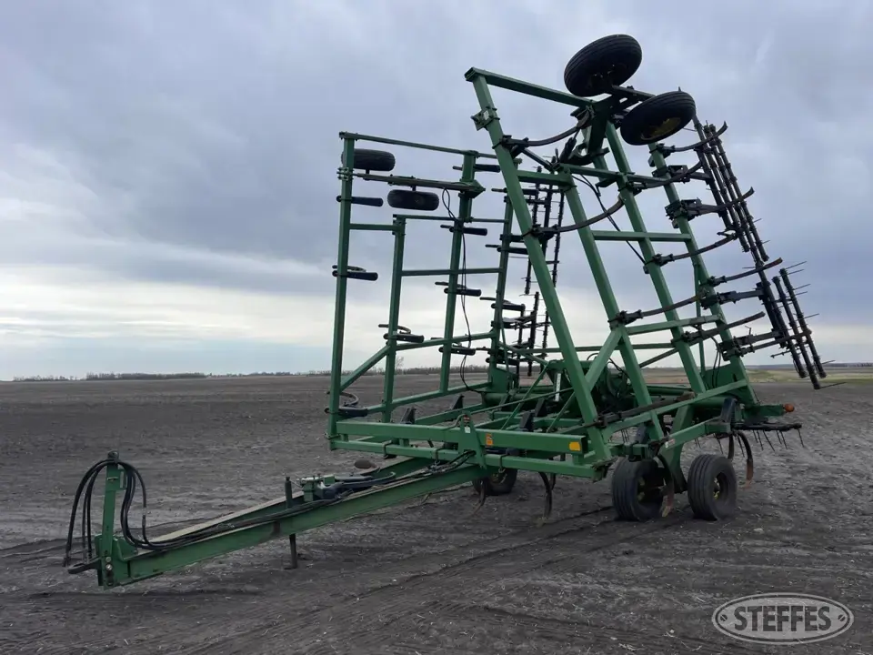 John Deere 680 Chisel Plow