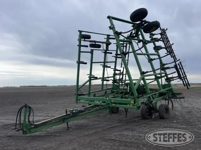 John Deere 680