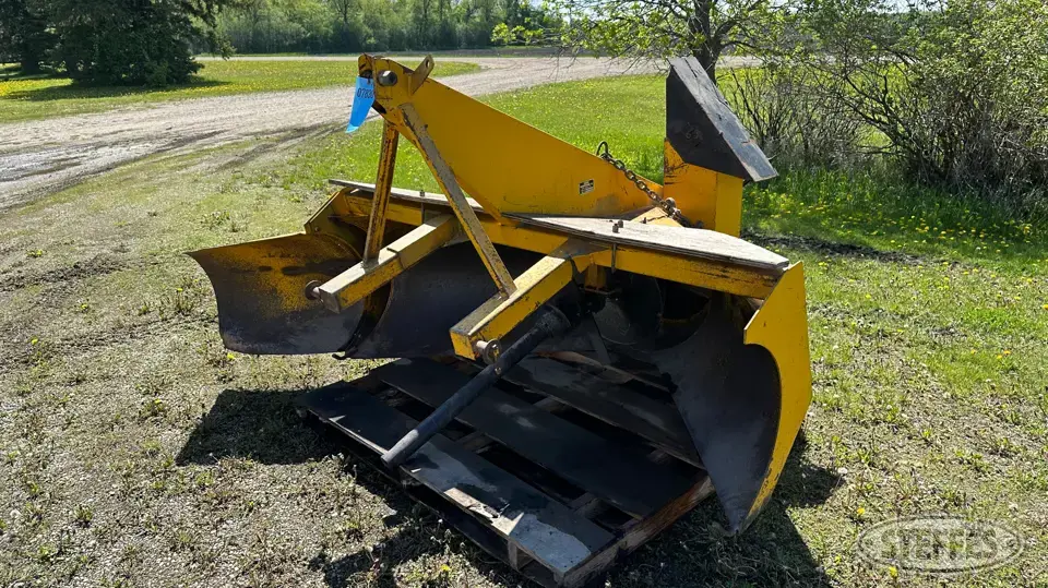 Erskine 728 3 Pt. Snowblower