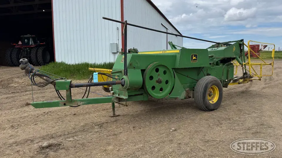 John Deere 337 Square Baler