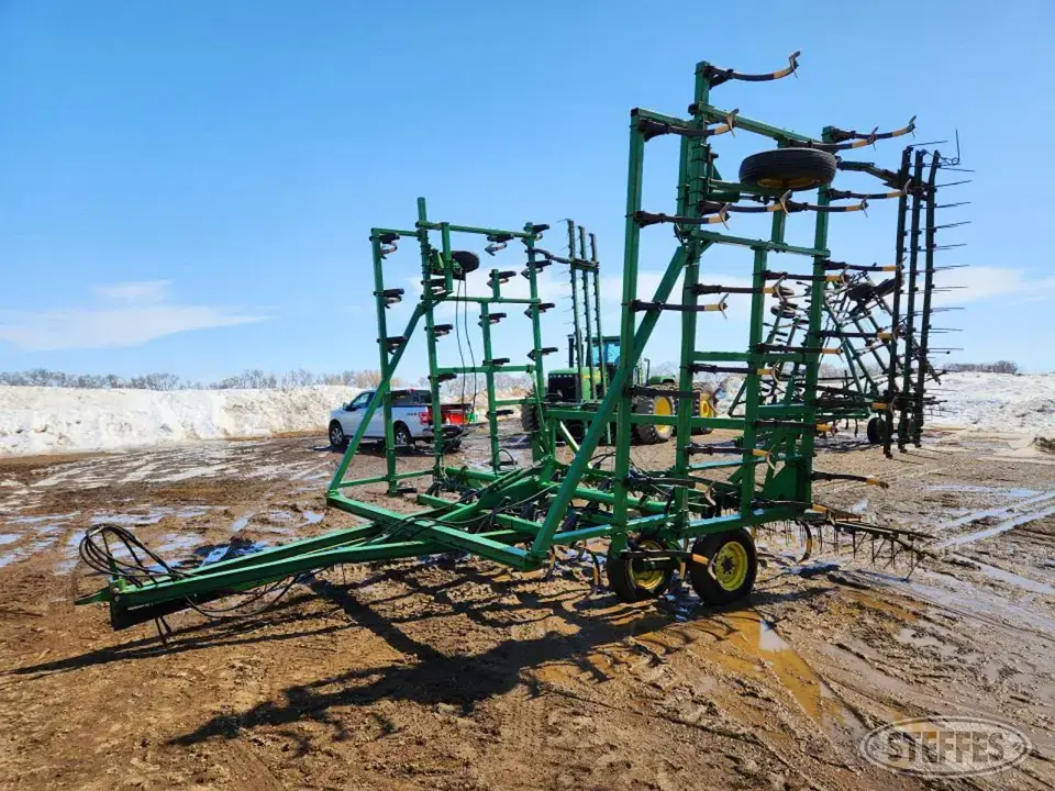 John Deere 1000 Field Cultivator