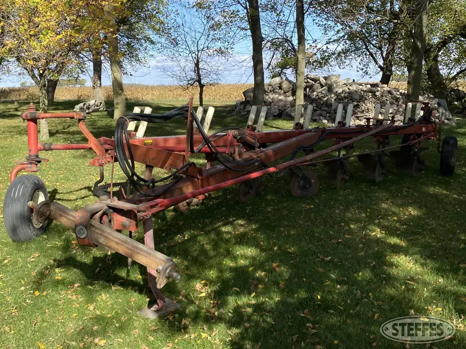 International 720 Plow