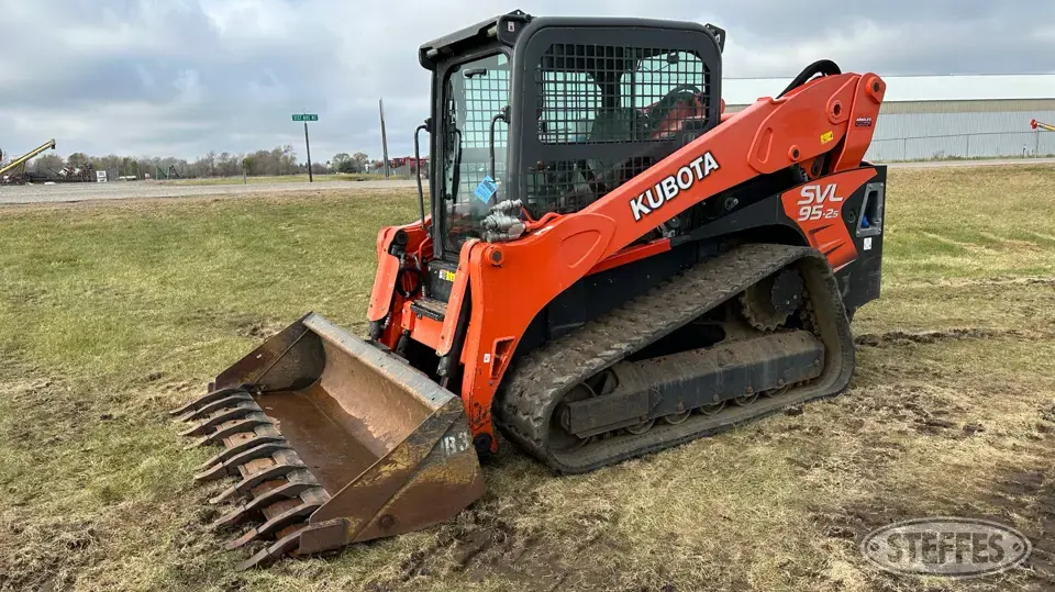 2017 Kubota SVL95-2S Tracked Skid Steer