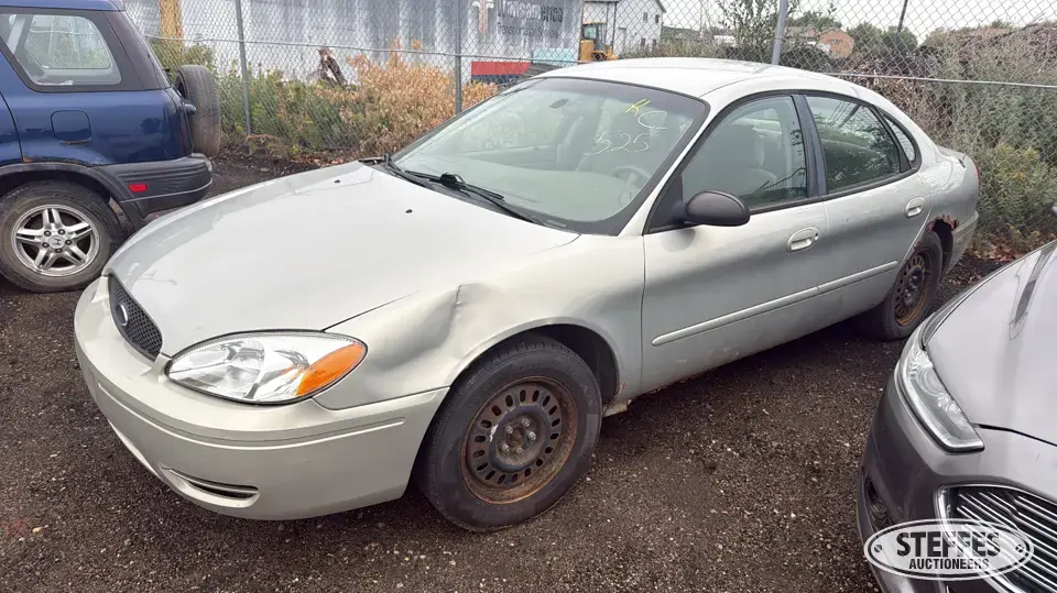 2005 Ford Taurus SE Car