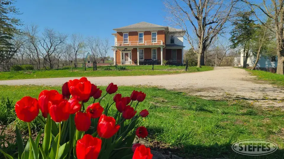 Tract 1 – 2 Story Home on 5.28± Surveyed Acres Acreage-Farmstead