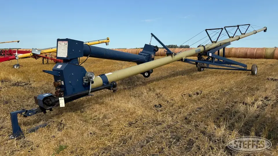 Harvest International H1082 Swing Hopper Auger
