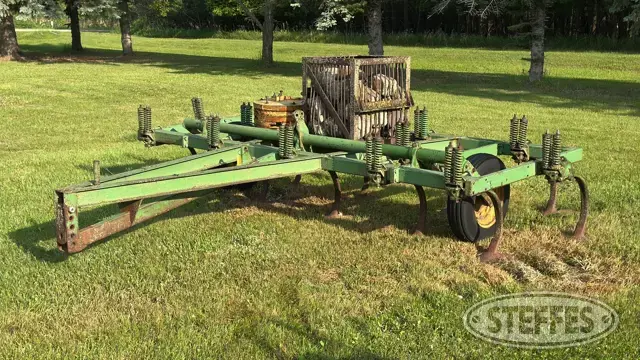 John Deere 100