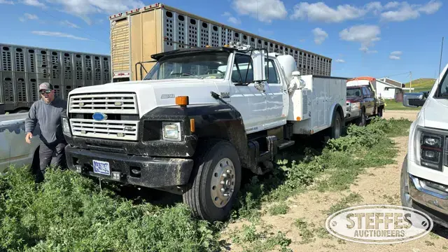 1992 Ford F800