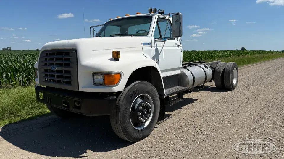 1995 Ford F700 Cab and Chassis Truck