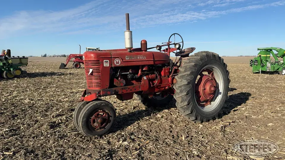 1952 Farmall Super M 2WD Tractor