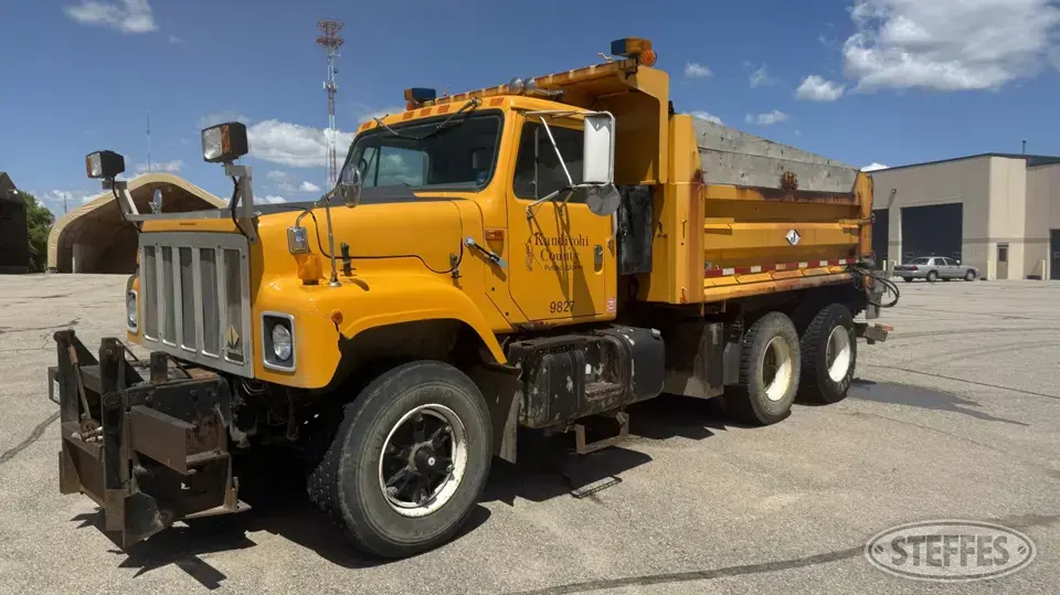 1999 International 2574 Service Utility Truck
