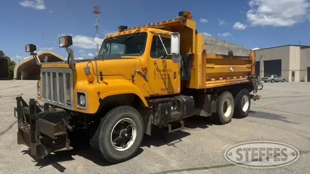 1999 International 2574