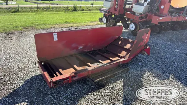Mixer wagon apron