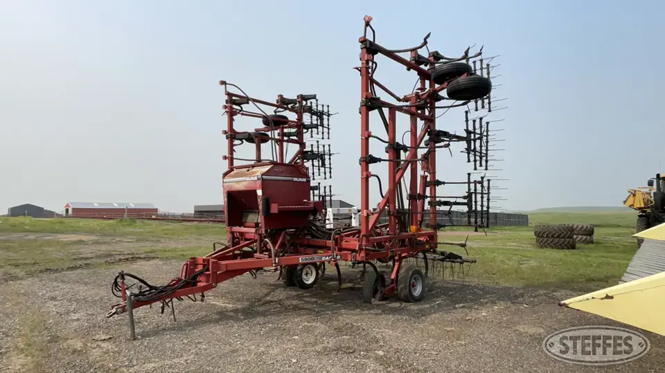 Case IH 5800 Chisel Plow