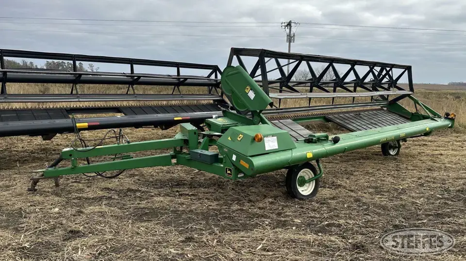 John Deere 590 Pull-Type Swather