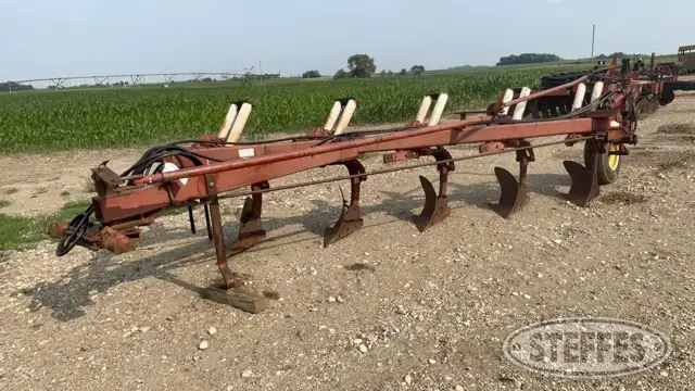 International 710 Automatic