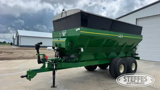 BBI pull-type tandem axle dry spreader