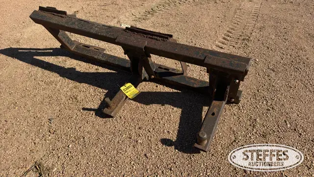 Skid steer receiver plate