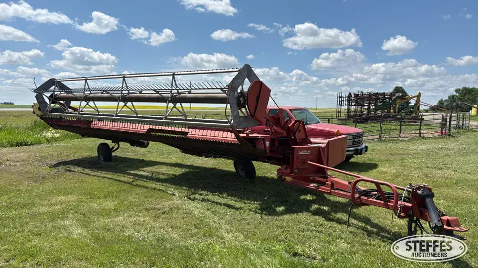 Case IH 8220 Pull-Type Swather