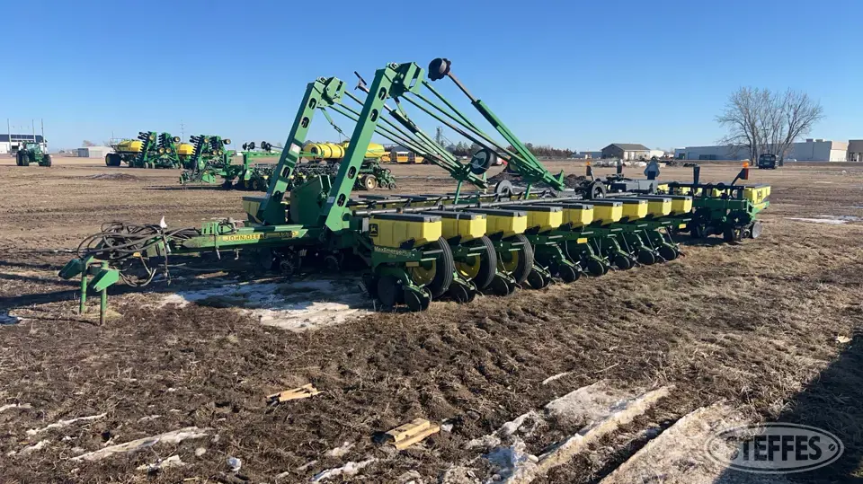 2001 John Deere 1770 Conservation 12 or More Row Planter