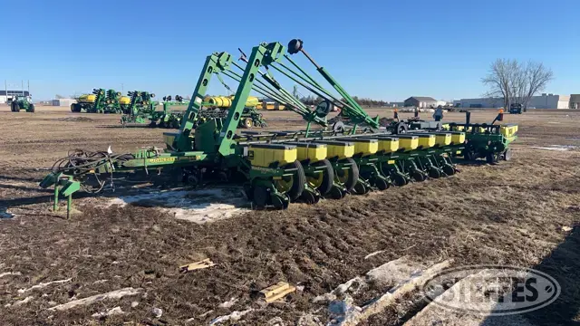 2001 John Deere 1770 Conservation