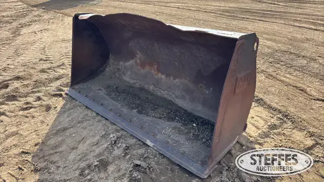 CAT 902 bucket