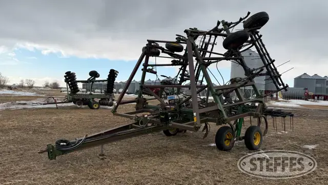 John Deere 610