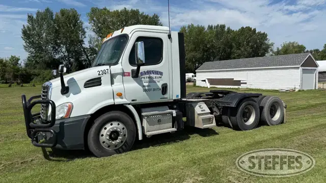 2012 Freightliner Cascadia 113