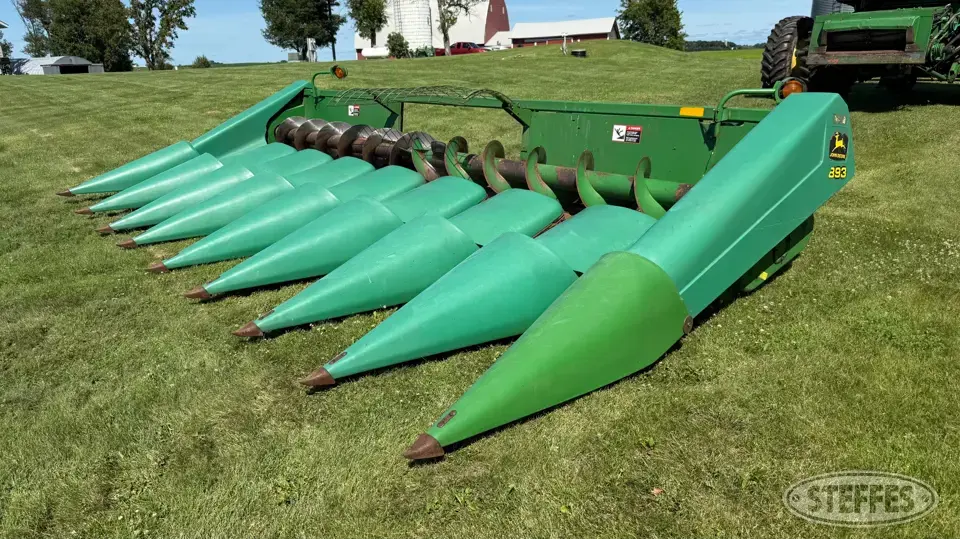 1996 John Deere 893 Corn Head