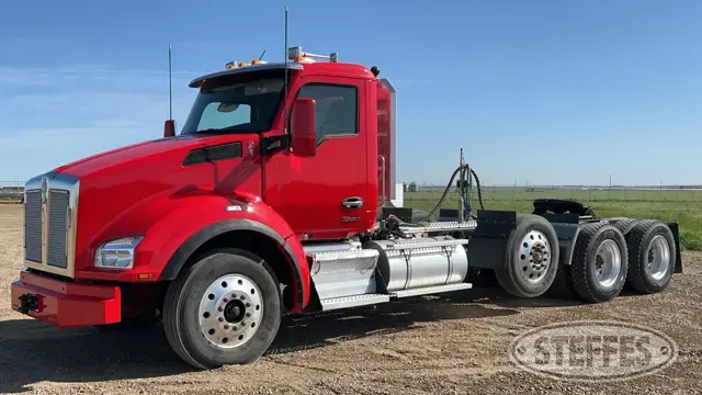 2023 Kenworth T880