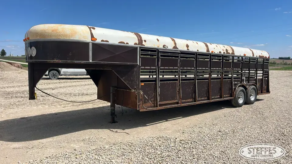 1989 Chaparral Gooseneck Livestock Trailer