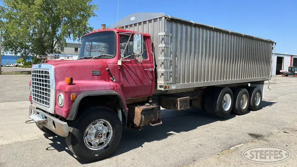 1984 Ford L9000 Tri-Axle Boxed Truck