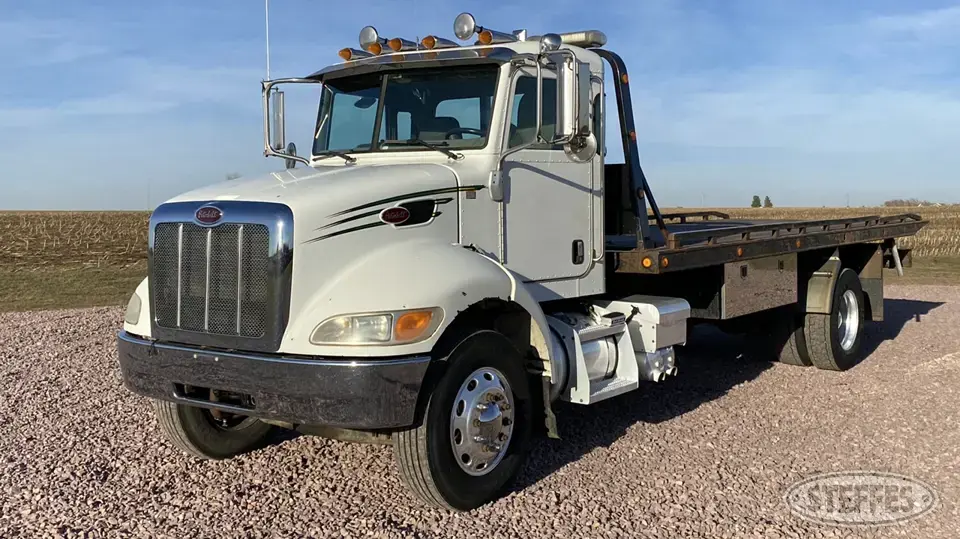 2008 Peterbilt 335 Specialty Truck