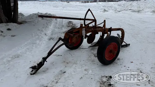 Allis-Chalmers 2-bottom plow