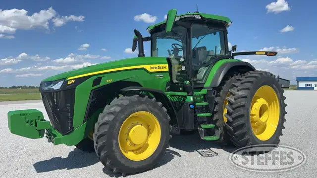 2022 John Deere 8R 230