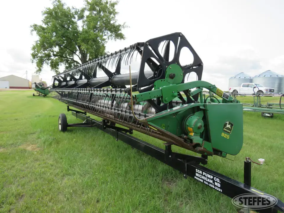 John Deere 925 Rigid Head