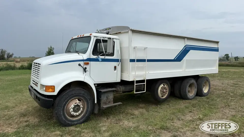 1990 International 7100 Grain Truck