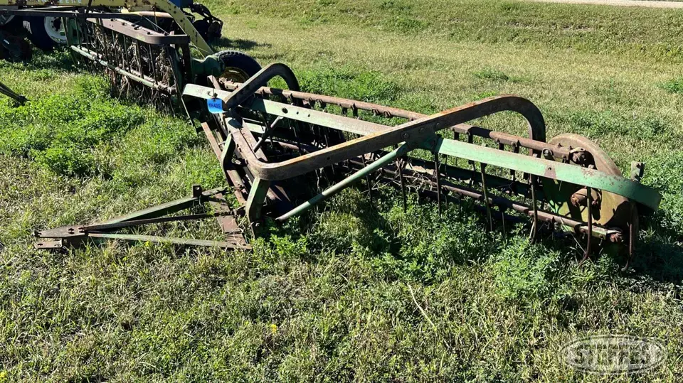 John Deere 350 Rake