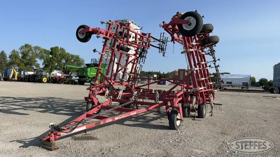 Wil-Rich Quad 5 Field Cultivator