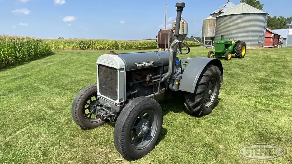 McCormick-Deering 10-20 Collectible Show Tractors-Stationary Engine
