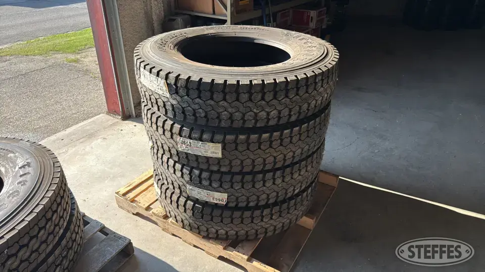 (4) Firestone FD663 11R24.5 tires Truck Tire
